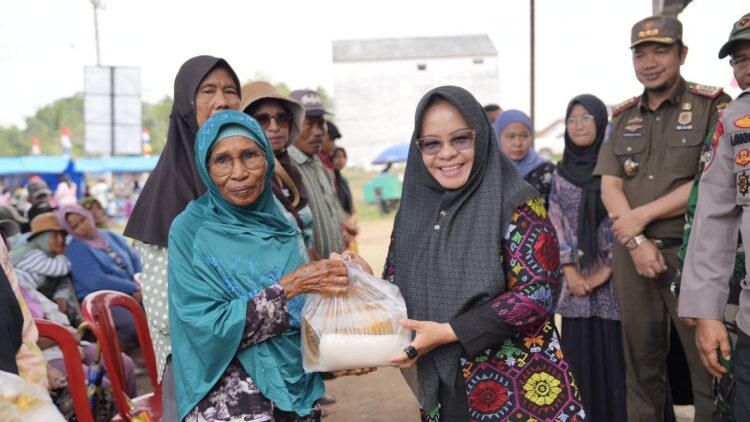 Bantu Warga Dapat Sembako Murah, Elfianah Gelar Pasar Murah di RJU