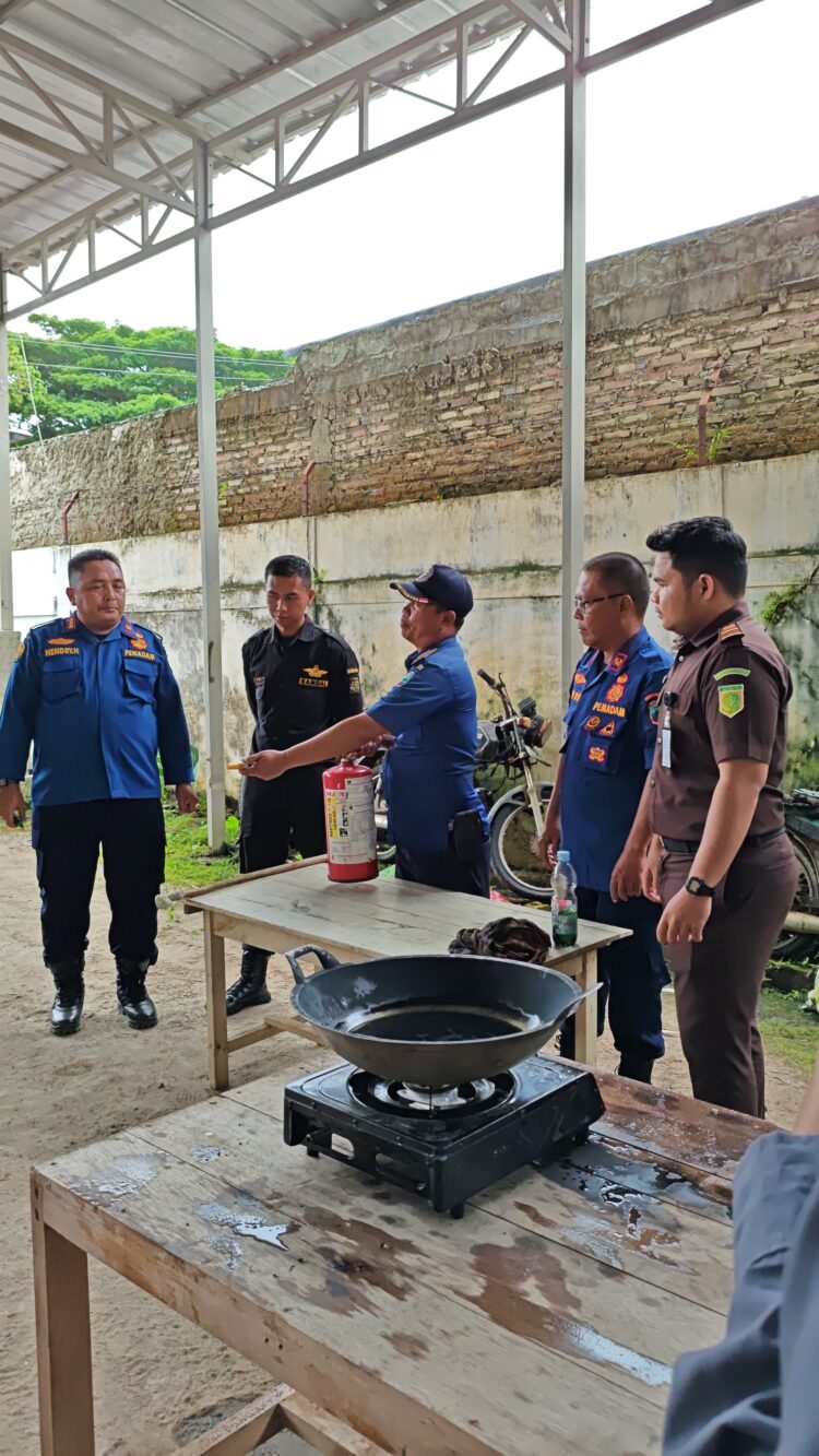 Damkarmat Lamsel sosialisasi bahaya kebakaran dan pencegahan kebakaran di Kejaksaan Negeri Kalianda