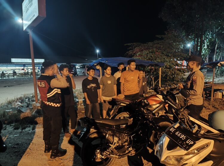 Polsek Gadingrejo Bubarkan Balap Liar di Jalan Lintas Barat Pringsewu