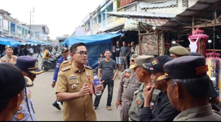 Turunkan Alat Berat, Pemkab Segera Bongkar Bangunan Pasar Kotabumi