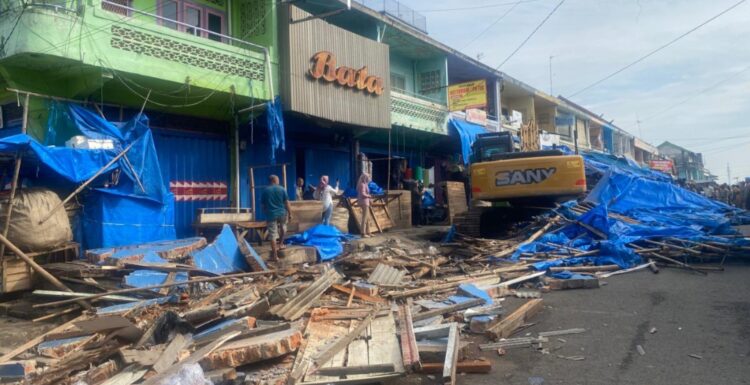 Porak Poranda, Pasar Dekon Kotabumi Akhirnya Dibongkar