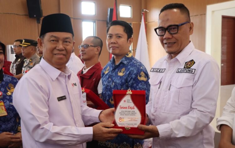 Dukung Kegiatan Donor Darah,  PWI  Raih Penghargaan, Di HUT Ke 80 PMI Lampura