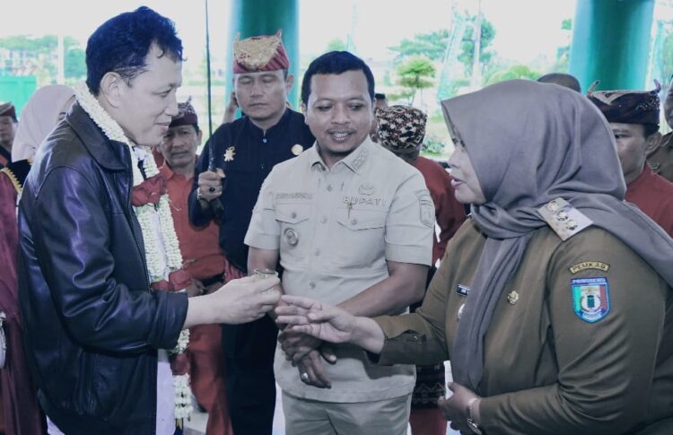 Bupati Pringsewu Sambut Kedatangan Sultan Sekala Brak Ke-XXIII, Pererat Silaturahmi Adat Lampung