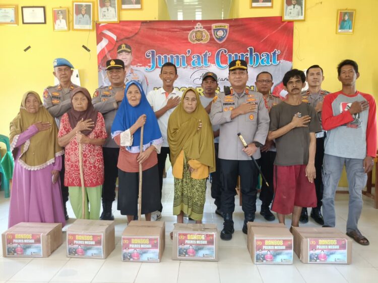 Kapolres Mesuji Gelar Jumat Curhat dan Salurkan Bantuan Sosial Untuk Masyarakat