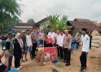 Tanpa Angin dan Hujan, Rumah Warga Margakaya Pringsewu Ambruk: Kerugian Capai Belasan Juta