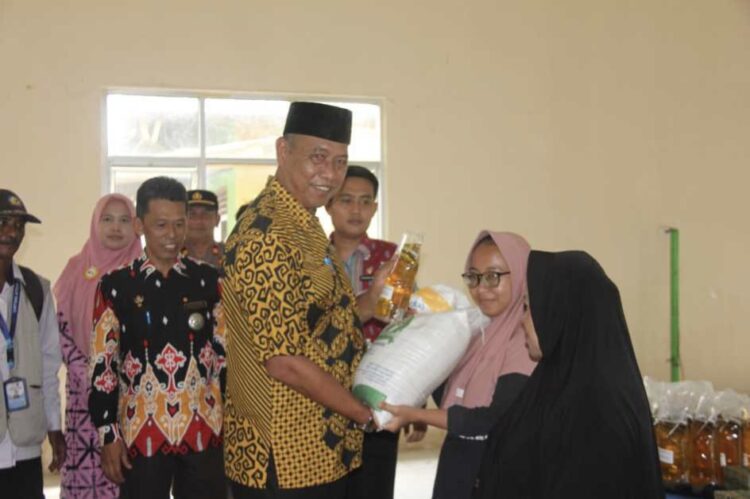 1.033 KPM di Metro Barat Terima Bantuan Beras CPP