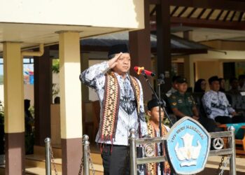 Bupati Pringsewu Pimpin Upacara Hari Guru Nasional 2025