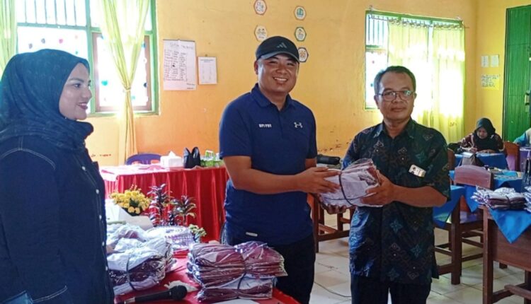 Tepati Janji, Bupati Salurkan 15.543 Seragam Sekolah Gratis Di Lampung Utara