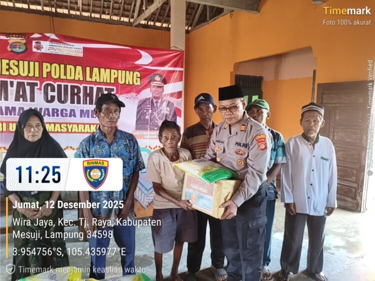 Gelar Jumat Curhat, Polres Mesuji Sampaikan Pesan Kamtibmas dan Bagikan Sembako