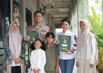 Dukung GEMAR, Kapolres Pringsewu Turun Langsung Ambil Rapor Anak di Sekolah