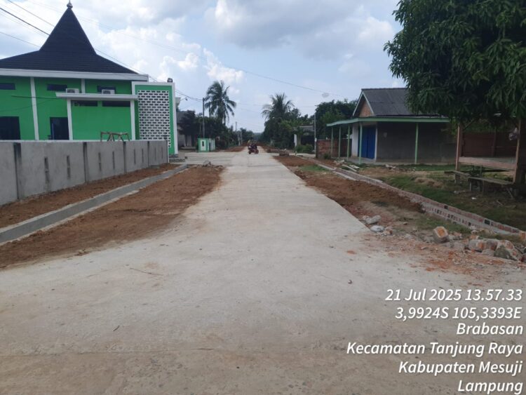 Sugiono Targetkan Semua Akses Jalan Desanya Akan di Rabat Beton