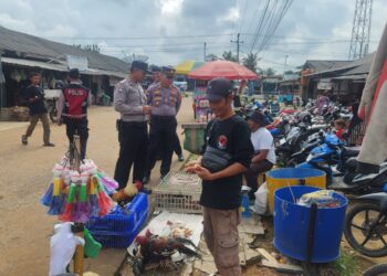 Polres Mesuji Gelar Sambang Binluh di Pasar Brabasan Saat Libur Nataru