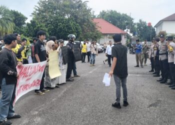 Aliansi Masyarakat Lampung Utara Menggugat Gelar Aksi Di Pemkab Lampura