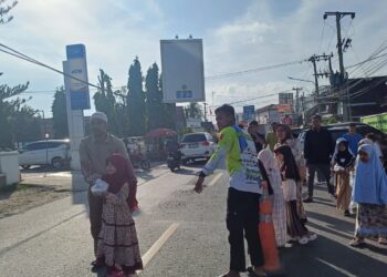 Siswa Kelas 2 SD Muhammadiyah Pringsewu Berbagi Takjil, Tanamkan Kepedulian Sejak Dini