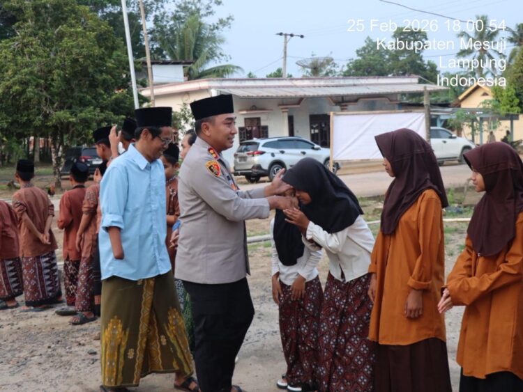 Safari Ramadhan, Kapolres Mesuji Ajak Buka Bersama dan Santuni Santri Ponpes Al Falah Mekar Jaya
