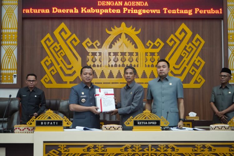 Bupati Pringsewu Sampaikan LKPJ 2025 dan Raperda Penataan Perangkat Daerah dalam Rapat Paripurna DPRD