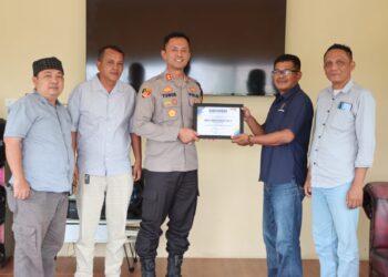 PWI Pringsewu Berikan Penghargaan kepada Kapolres atas Sinergi Bersama Insan Pers