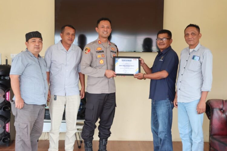 PWI Pringsewu Berikan Penghargaan kepada Kapolres atas Sinergi Bersama Insan Pers