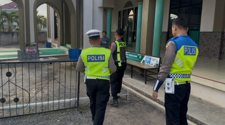 Sat Lantas Polres Mesuji Gelar TASI BERKAH PRESISI, Bagikan Air Mineral di Masjid dan Mushola Kecamatan Simpang Pematang