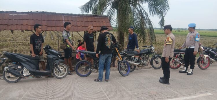 Polsek Mesuji Timur Bubarkan Aksi Balap Liar di Jalan Penangkis Arah Desa Pangkal Mas