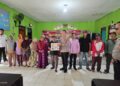 Jumat Curhat, Polres Mesuji Bagikan Sembako di Desa Suka Agung
