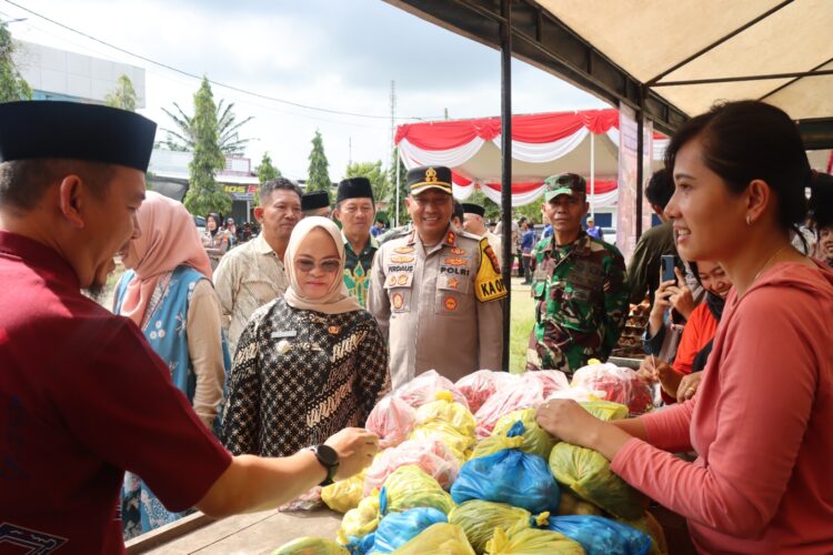 Tekan Inflasi Jelang Idul Fitri, Polres Mesuji Gelar Gerakan Pangan Murah di Pasar Simpang Pematang