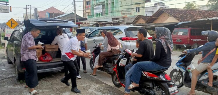 DPD PSI Pringsewu Bagikan Takjil dan Silaturahmi ke Ponpes Salafiyah Al-Wustho