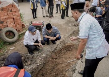 Tinjau Ruas Strategis di Jatimulyo, Gubernur Dorong Normalisasi Drainase dan Perbaikan Jalan