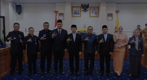 Tinjau Ruas Strategis di Jatimulyo, Gubernur Dorong Normalisasi Drainase dan Perbaikan Jalan