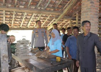 300 Industri Genteng Terancam Tutup, Kapolres Pringsewu Ambil Diskresi Bantu Pengrajin