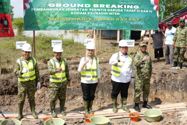 Wagub Jihan Nurlela Bersama Jajaran TNI dan Pemkab Lamtim Lakukan Peletakan Batu Pertama Pembangunan Jembatan Perintis Garuda Tahap III-IV yang Diinisiasi Presiden Prabowo Subianto