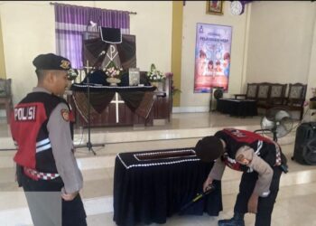 Samapta Polres Mesuji Lakukan Sterilisasi dan Pengamanan di Gereja-gereja Sebelum Pelaksanaan Ibadah Paskah