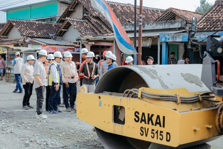 Dari Bangun Jalan Hingga Jaga Jalan: Strategi Gubernur Mirza Wujudkan Jalan Provinsi Mantap 98% di Lampung Tengah