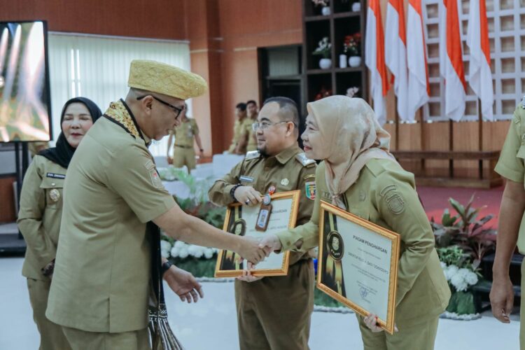 Di depan Wamendagri Akhmad Wiyagus dan Wamen Kesehatan Benjamin Paulus Octavianus Gubernur Rahmat Mirzani Djausal Tegaskan Komitmen Provinsi Lampung Eliminasi TBC dengan Memperkuat Sinergi Pusat dan Daerah