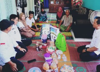 Bupati Pringsewu Serahkan Santunan untuk Keluarga PMI Meninggal dan Warga Terdampak