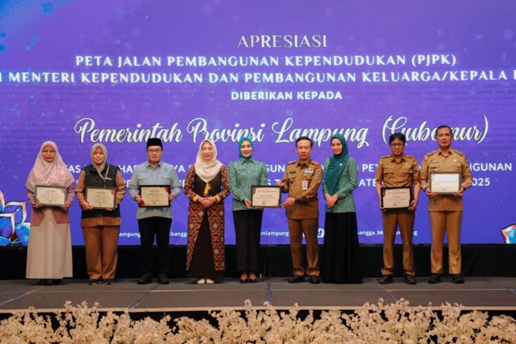 Pemprov Lampung Raih Penghargaan Apresiasi Peta Jalan Pembangunan Kependudukan (PJPK) dari Menteri Kependudukan dan Pembangunan Keluarga/Kepala BKKBN RI.