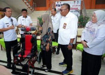 Bupati Pringsewu Serahkan Bantuan ATENSI Senilai Rp892 Juta untuk 441 Penerima