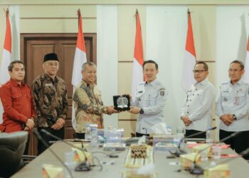 Sekdaprov Marindo Kurniawan Terima Kunjungan Pimpinan Ombudsman RI Fikri Yasin dan Jajaran Perwakilan Ombudsman Lampung, Perkuat Sinergi untuk Hadirkan Layanan yang Berdampak Nyata bagi Masyarakat