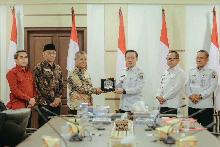 Sekdaprov Marindo Kurniawan Terima Kunjungan Pimpinan Ombudsman RI Fikri Yasin dan Jajaran Perwakilan Ombudsman Lampung, Perkuat Sinergi untuk Hadirkan Layanan yang Berdampak Nyata bagi Masyarakat