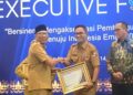 Pemkab Lampura Terima Penghargaan Sebagai Pioner Kemandirian Ekonomi Desa
