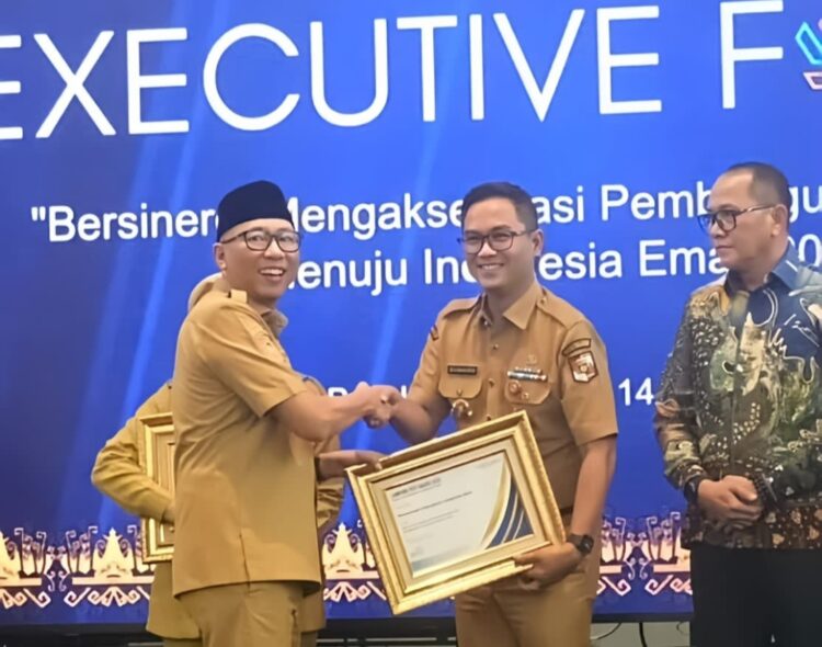 Pemkab Lampura Terima Penghargaan Sebagai Pioner Kemandirian Ekonomi Desa