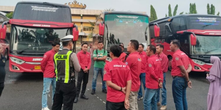 Polisi Menyapa, Satlantas Polres Lampura, Imbau Awak Bus Tertib Lalu lintas Utamakan Keselamatan