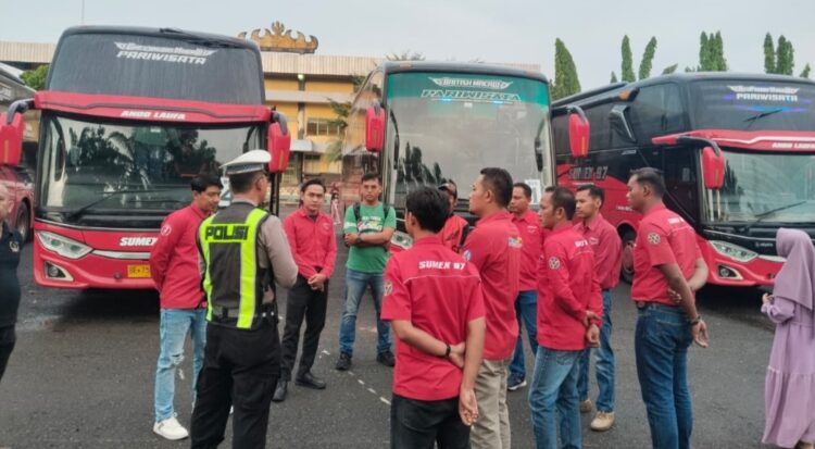 Polisi Menyapa, Satlantas Polres Lampura, Imbau Awak Bus Tertib Lalu lintas Utamakan Keselamatan