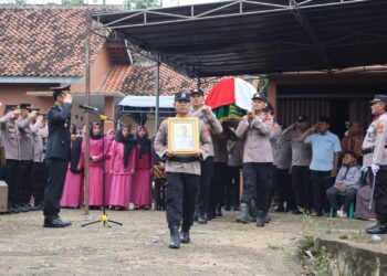 Aipda Triyoto Tutup Usia, Pemakaman Dinas Polisi Berlangsung Haru di Sukoharjo