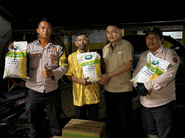 Polres Mesuji Dampingi dan Kawal Pendistribusian Bibit Jagung Keseluruhan Kecamatan