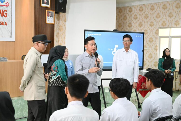 Tinjau Pelatihan Vokasi di SMKN 4 Bandar Lampung, Wapres Dukung Penguatan SDM Berdaya Saing Global
