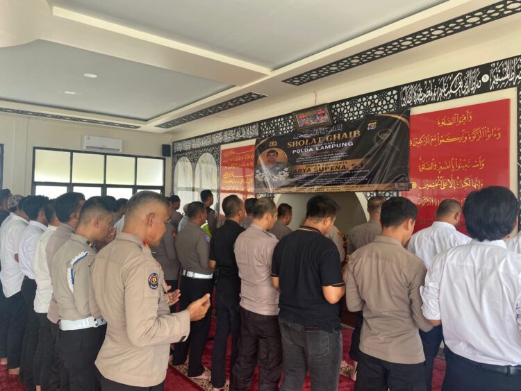 Keluarga Besar Polres Mesuji Gelar Shalat Ghaib, dan Doa Bersama Atas Gugurnya Bripka Anumerta Arya Supena