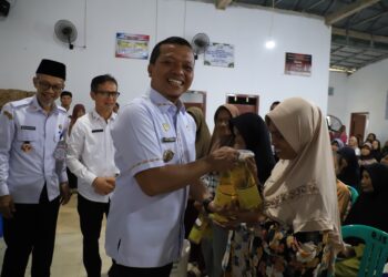 Bupati Pringsewu Serahkan Bantuan Pangan Tahun 2026 kepada 693 KPM di Pekon Rejosari