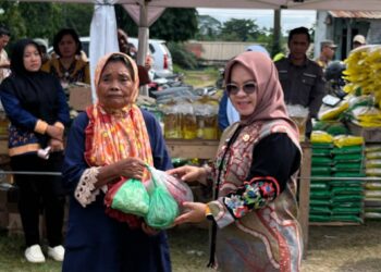 Tekan Inflasi dan Pastikan Stok Kebutuhan Sembako Aman Jelang Idul Adha, Pemkab Mesuji Gelar Operasi Pasar