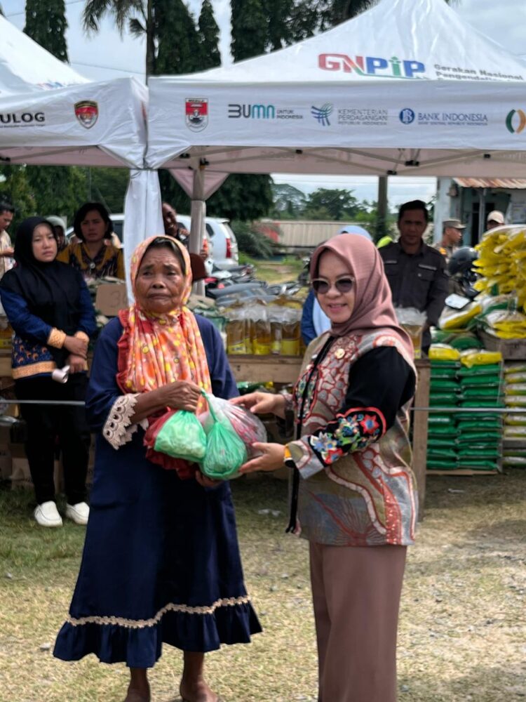 Tekan Inflasi dan Pastikan Stok Kebutuhan Sembako Aman Jelang Idul Adha, Pemkab Mesuji Gelar Operasi Pasar